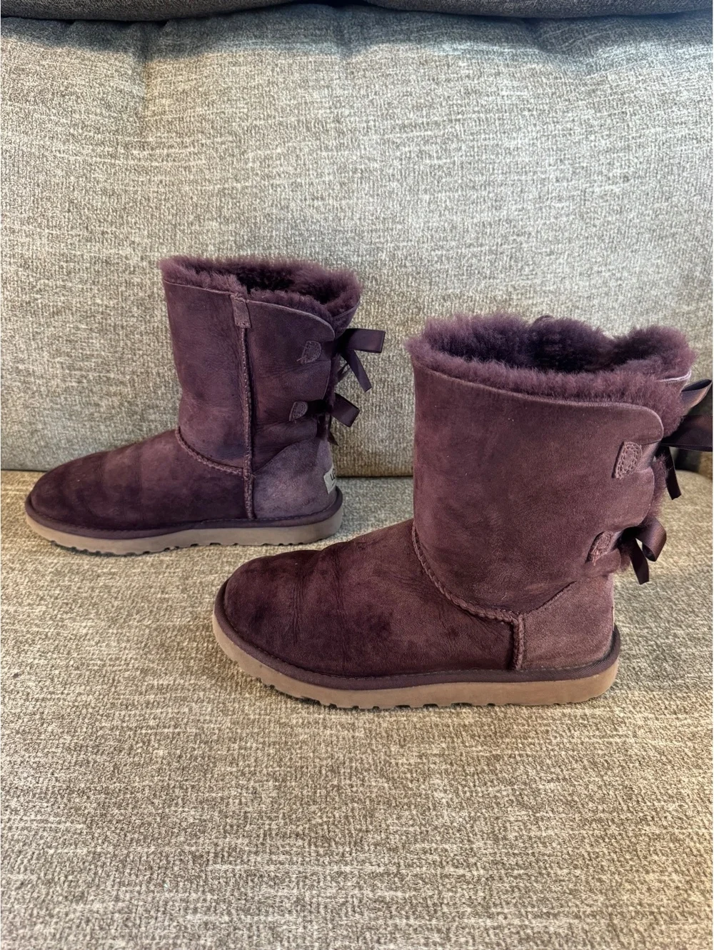 UGG Australia Bailey Bow Boots Bordeaux Purple Suede Sheepskin Size 8 1002954